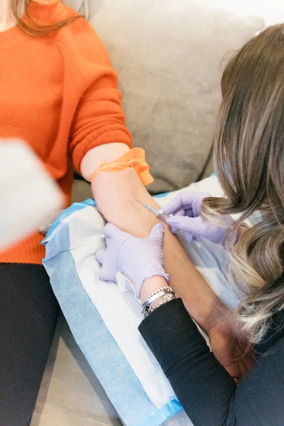 An Oasis pharmacist administering IV therapy at a client's home